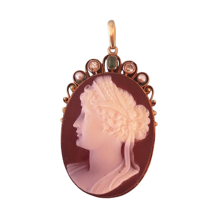Camée ancien en pendentif.