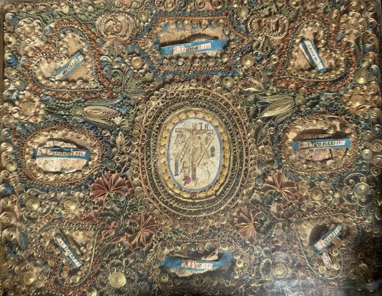 Paperolles Reliquary with eight Martyrs including Saint Irénée - 18th century