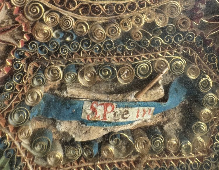 Paperolles Reliquary with eight Martyrs including Saint Irénée - 18th century