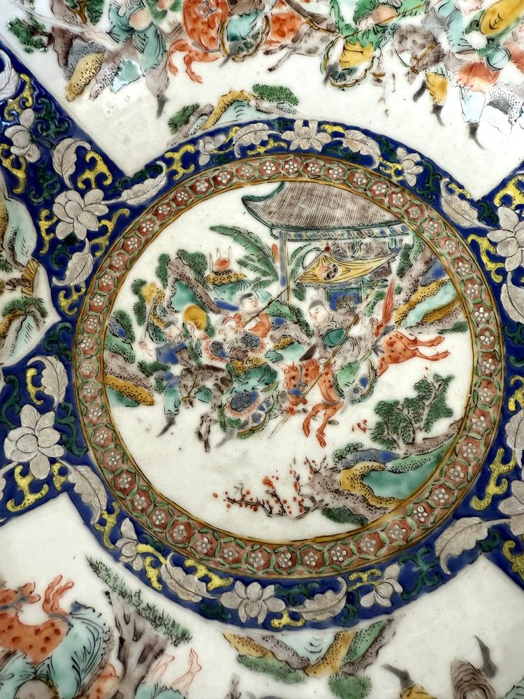 LARGE POLYCHROME ENAMEL BOWL CHINA /CANTON 19th A DECORATION OF BATTLE SCENES