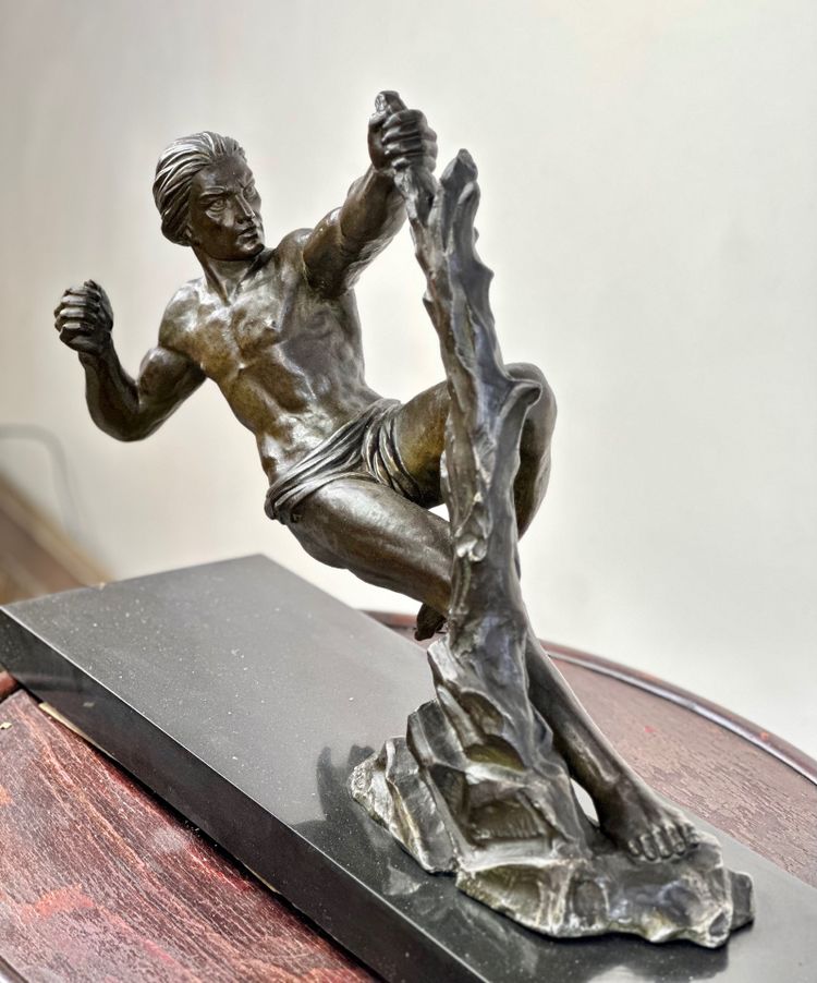 Sovrano Art Déco della scimmia atleta jacques LIMOUSIN