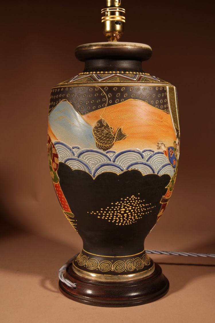 Impressionnante paire de lampes de table Satsuma japonaises authentiques, de grande taille et très d