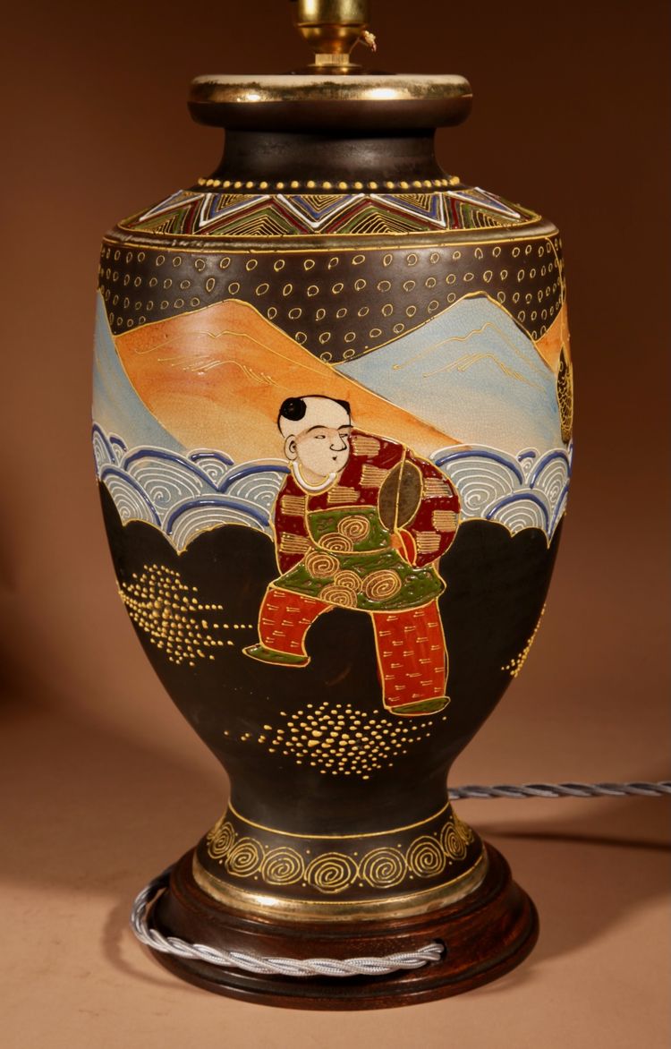 Impressionnante paire de lampes de table Satsuma japonaises authentiques, de grande taille et très d