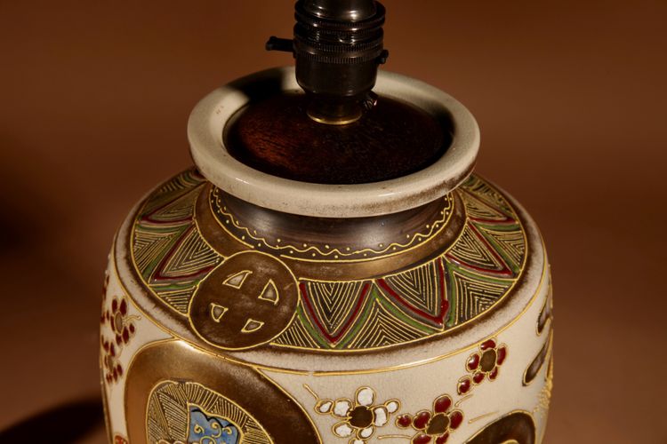 Impressive pair of Japanese Satsuma table lamps, highly decorative and authentic (face