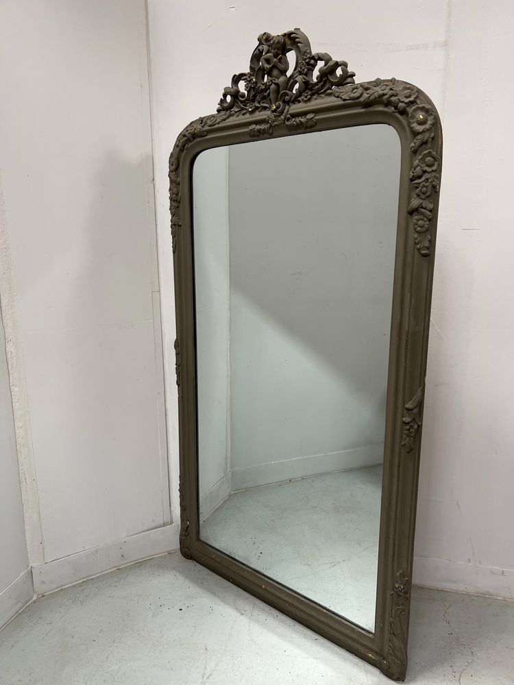 Specchio in stile Luigi XV in legno e stucco patinato XX secolo