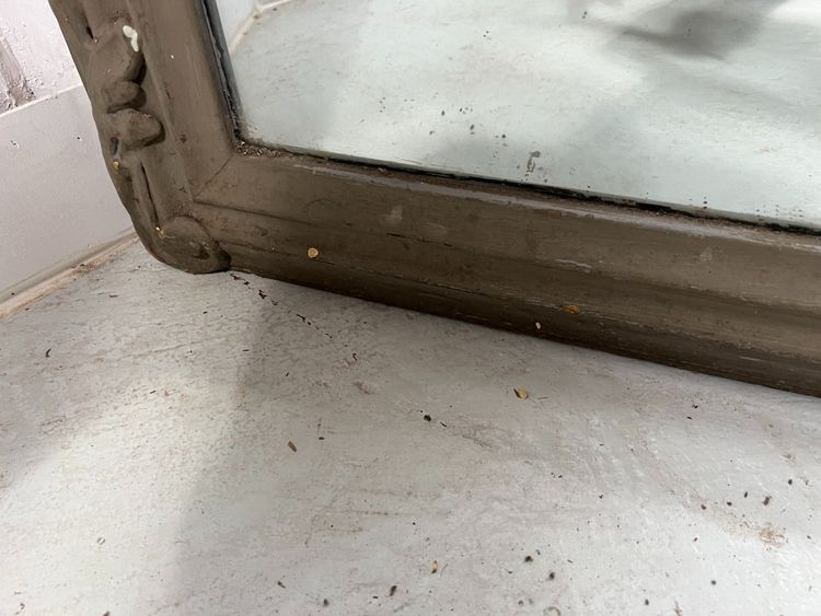 Specchio in stile Luigi XV in legno e stucco patinato XX secolo