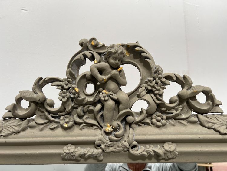 Specchio in stile Luigi XV in legno e stucco patinato XX secolo