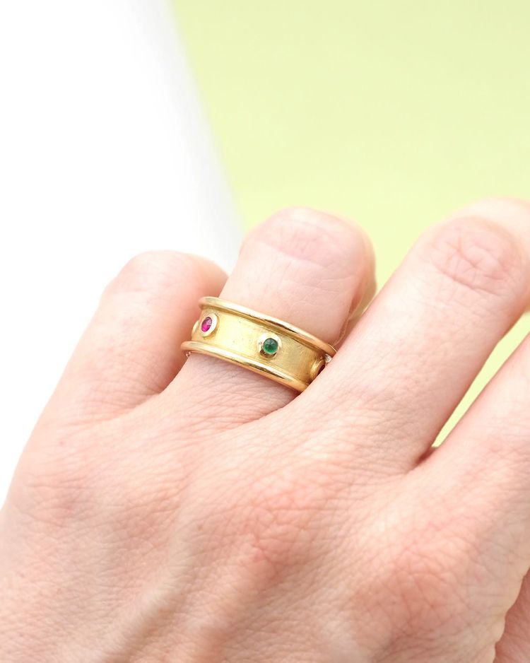 Ruby emerald band ring in 18k gold, "Archeology Revival", ruby and emerald cabochon