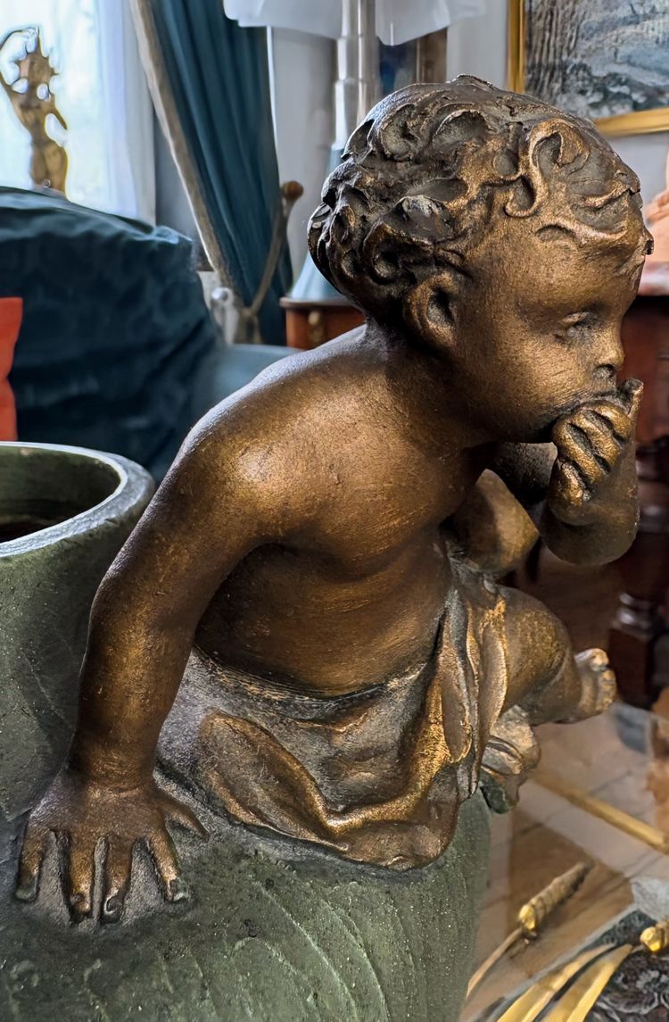 Vaso in terracotta firmato Madrassi - Il segreto del putto, 1920 ca.