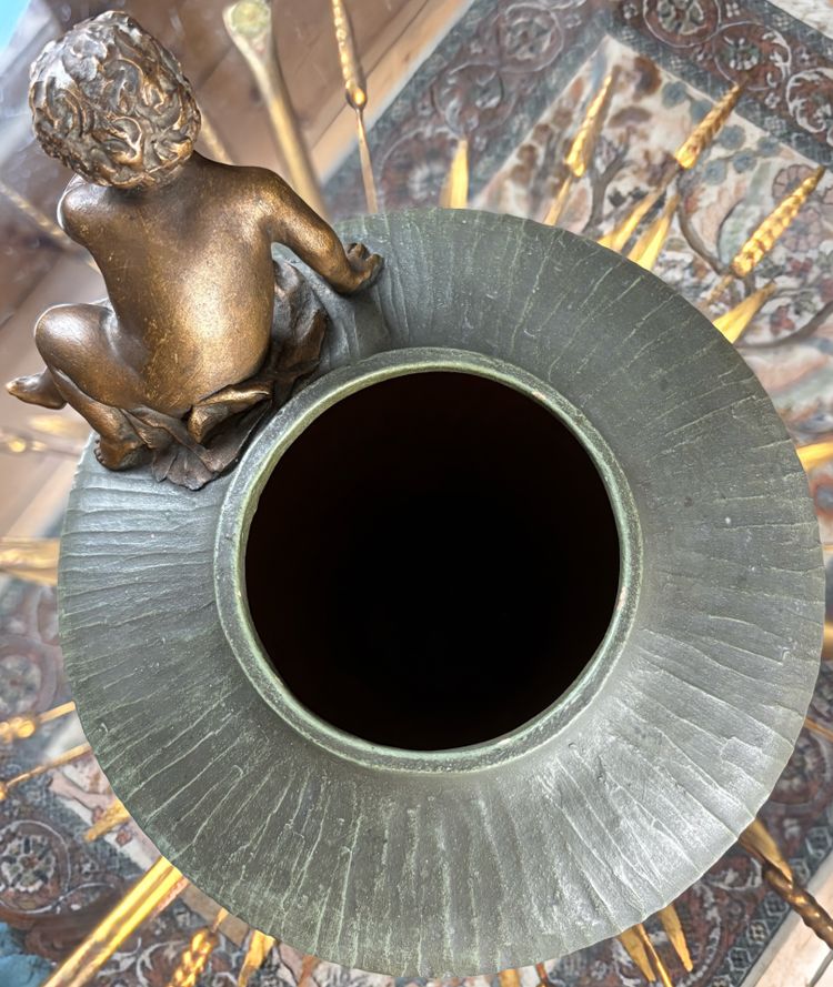 Vaso in terracotta firmato Madrassi - Il segreto del putto, 1920 ca.