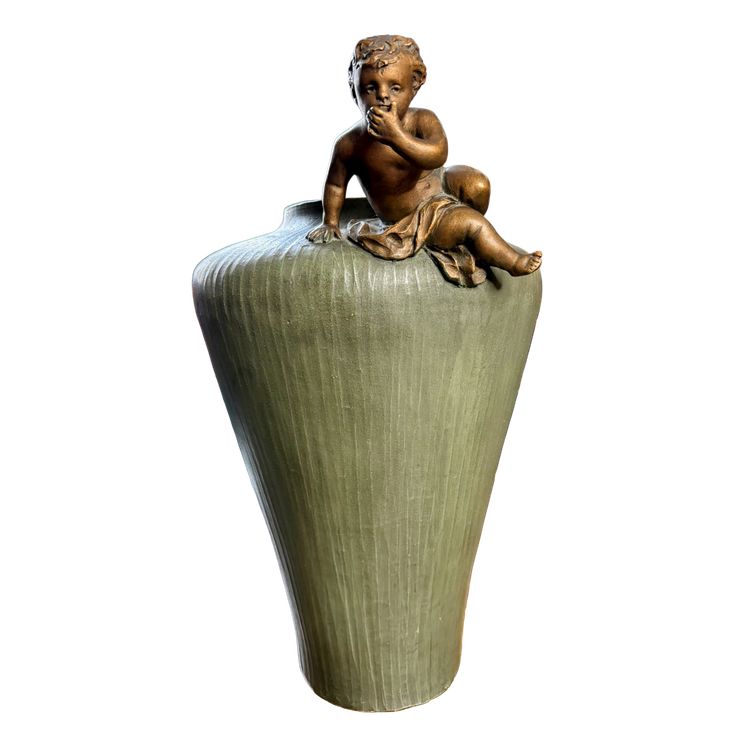 Vaso in terracotta firmato Madrassi - Il segreto del putto, 1920 ca.