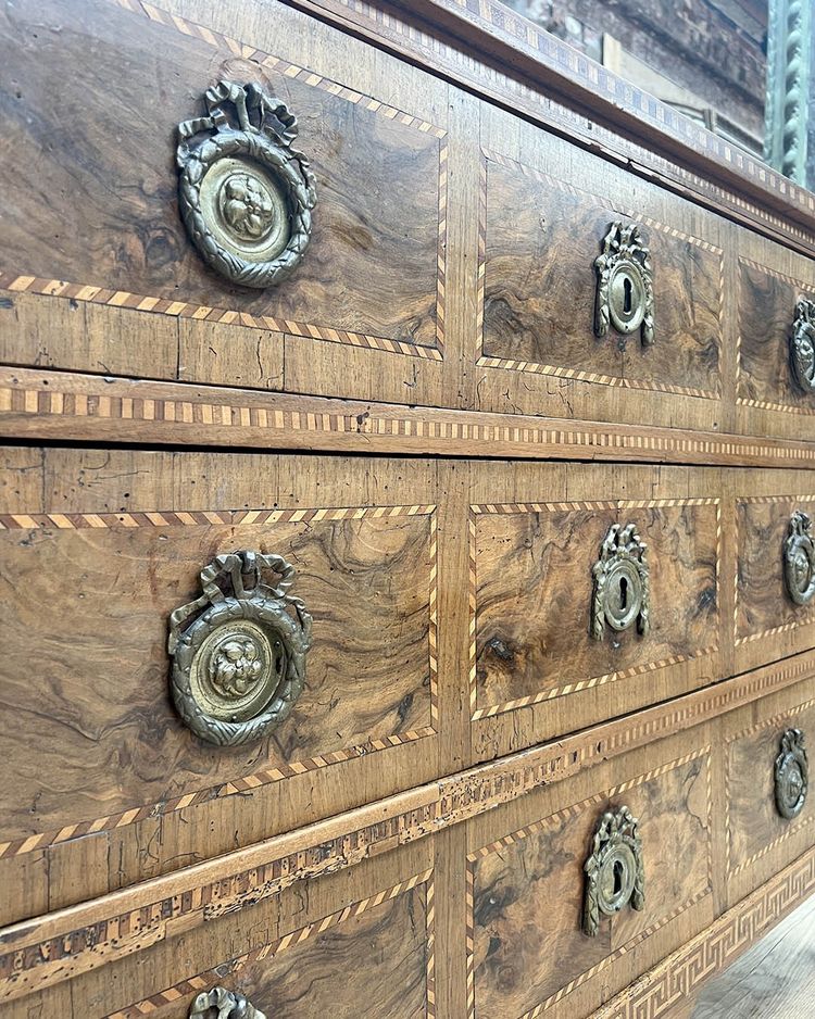 Commode de style Louis XVI