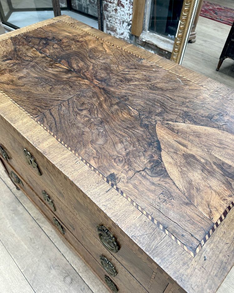 Commode de style Louis XVI