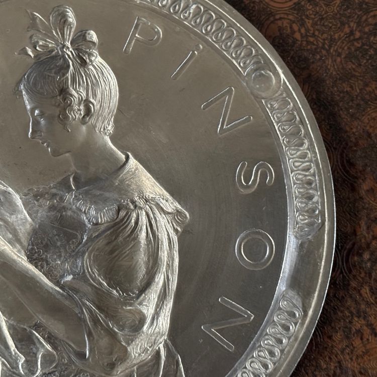 Matrice pour médaille Mimi Pinson par Anie Mouroux XXe