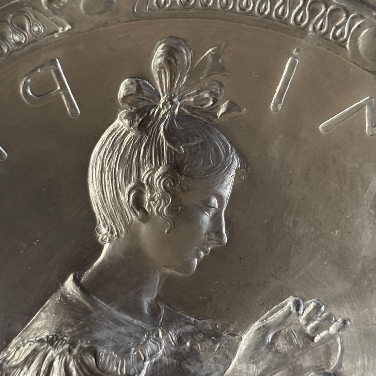 Matrice pour médaille Mimi Pinson par Anie Mouroux XXe