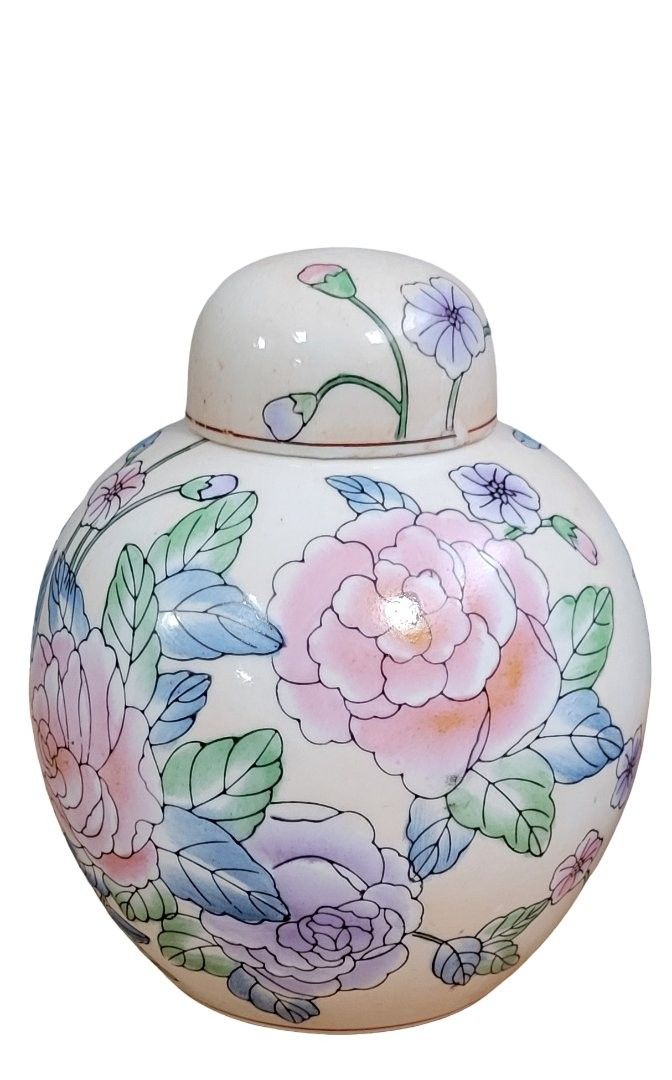 Deux pots couverts en porcelaine chinoise 
