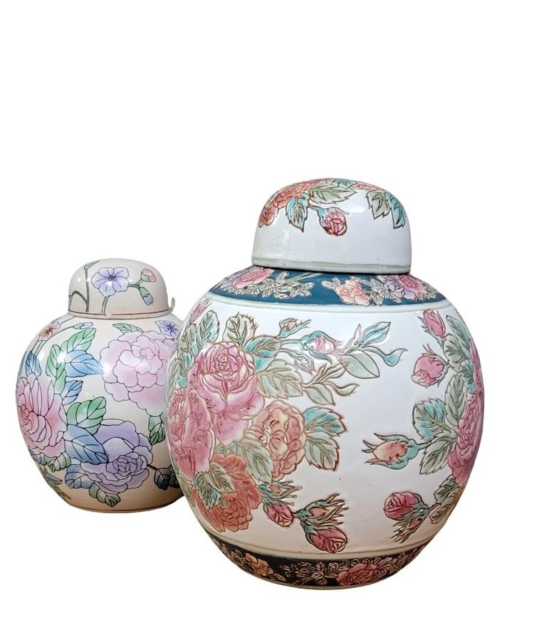 Deux pots couverts en porcelaine chinoise 