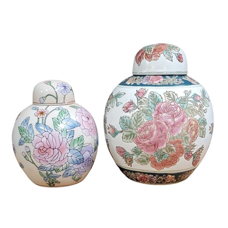 Deux pots couverts en porcelaine chinoise 