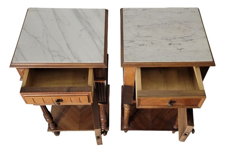 fausse paires de chevets de style Louis XVI en noyer
