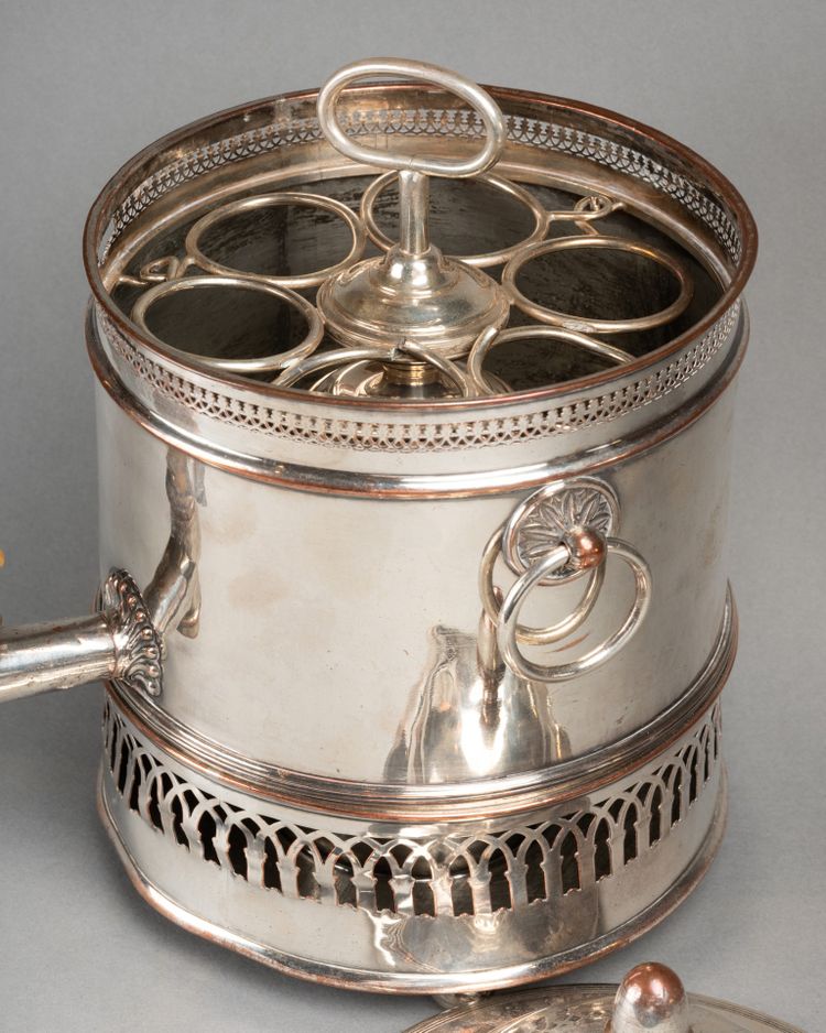 Eierwärmer (Egg Coddler / Egg Boiler) aus versilbertem Metall, Anfang 20.