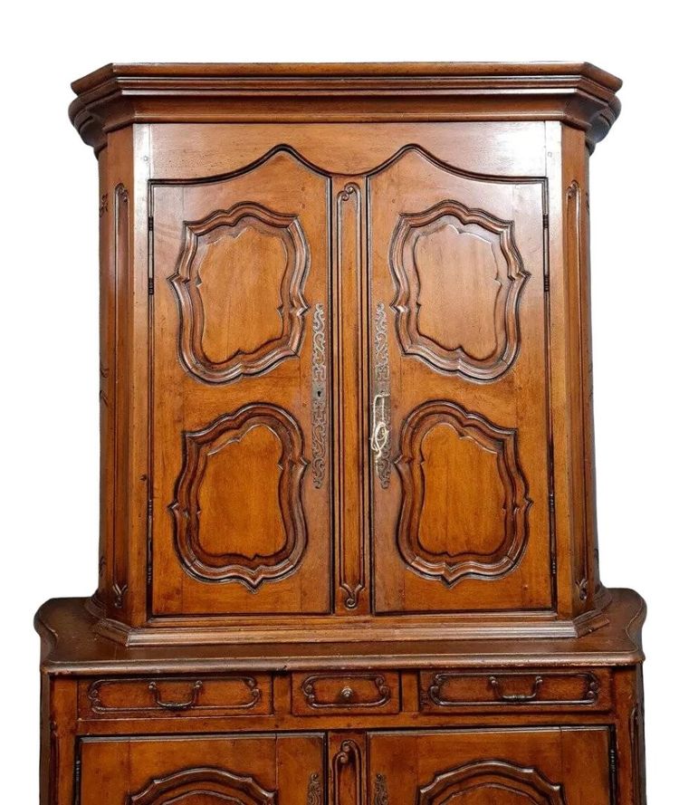 buffet deux corps Louis XV galbé en noyer époque XXème siècle