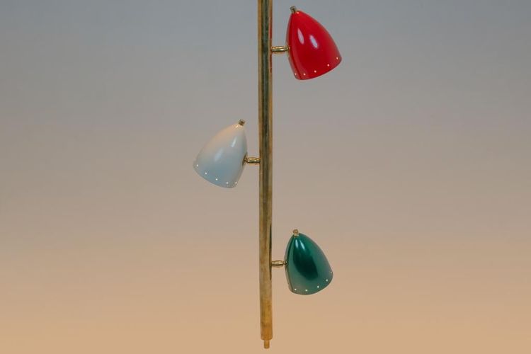Röhrenförmige Hängeleuchte aus patiniertem und lackiertem Messing. Contemporain.LS6534711Z