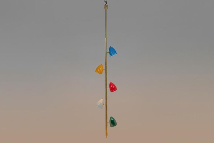Röhrenförmige Hängeleuchte aus patiniertem und lackiertem Messing. Contemporain.LS6534711Z