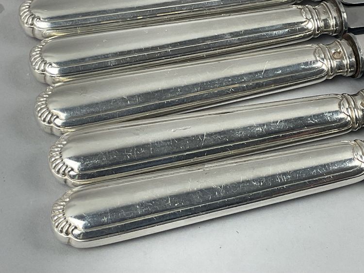 12 Käsemesser mit Silbergriff, Klingen aus rostfreiem Stahl
