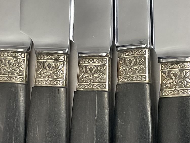 12 couteaux de table manche en ébène décor chasse 