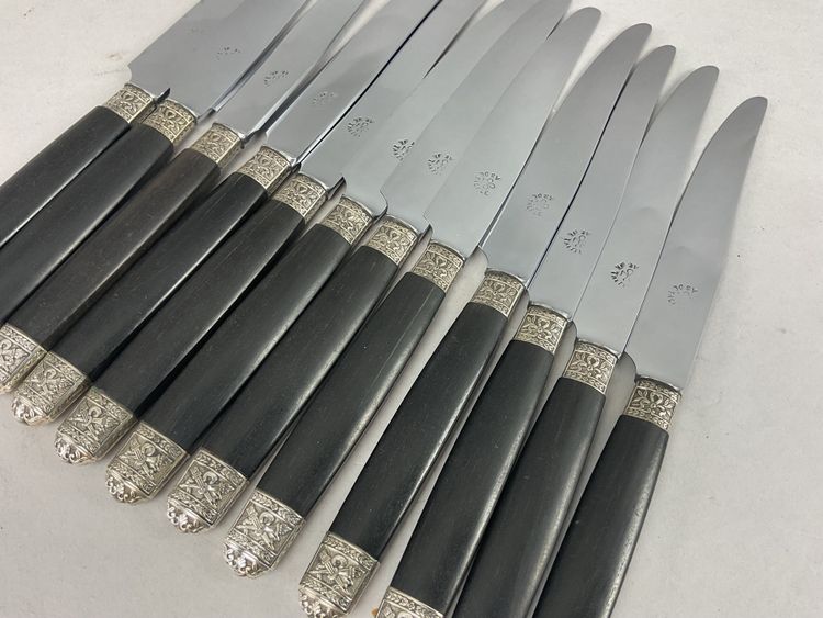12 couteaux de table manche en ébène décor chasse 