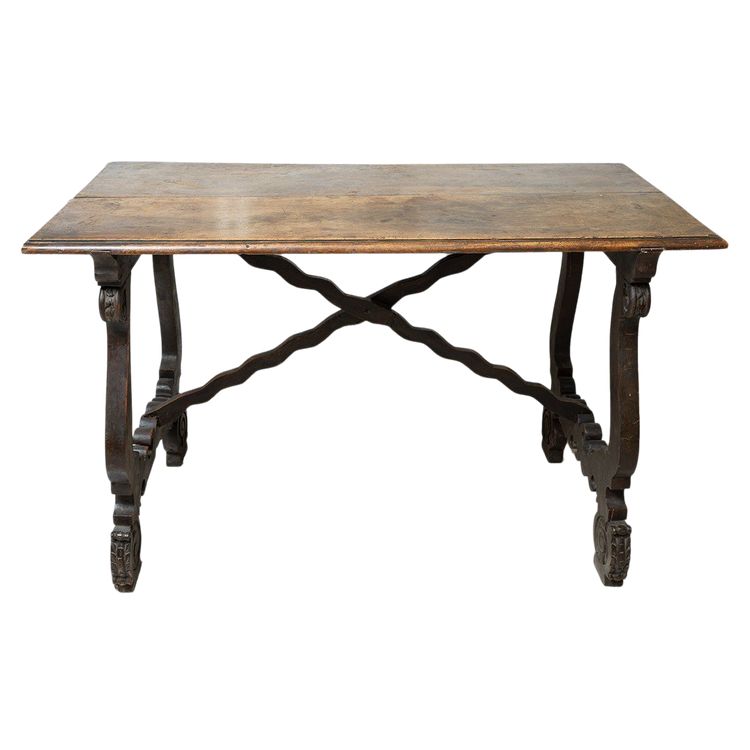 Table de réfectoire ancienne en noyer massif. Naples, début du XVIIIe siècle.