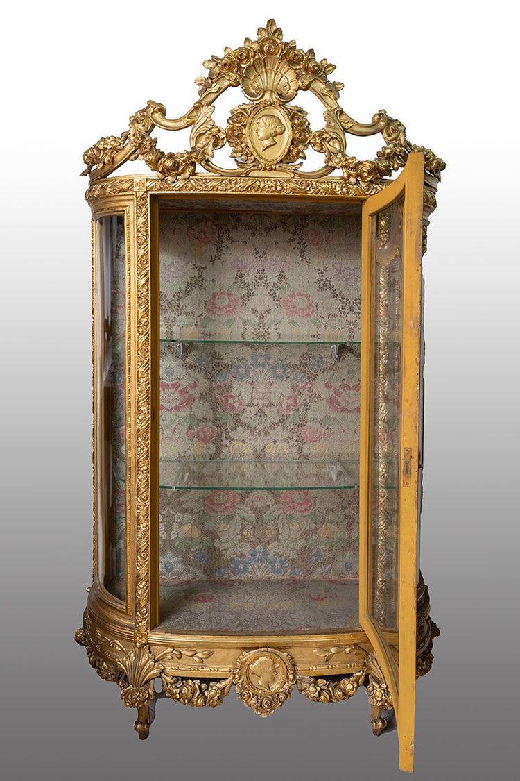 Vitrine ancienne Napoléon III en bois doré et sculpté. XIXe siècle.
