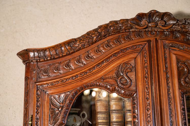 Cassettone scribano in noce di Nantes del XVIII secolo