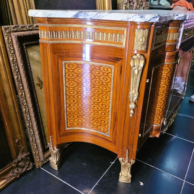 Grosse commode en marqueterie et bronze, Napoléon III, début XXème siècle