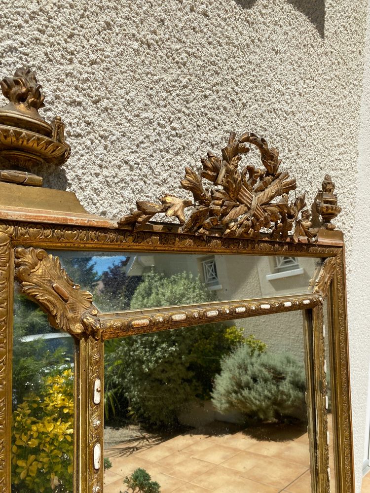 Grande specchio a frontone in legno dorato con perle di vetro, stile Luigi XVI, XIXᵉ secolo - 90x150 cm