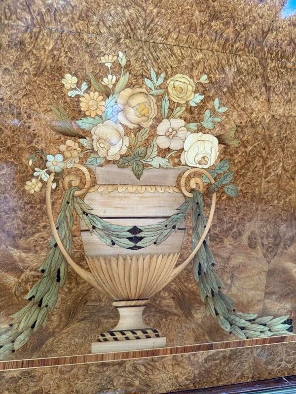 Buffet in stile Louis Louis XVI in intarsio