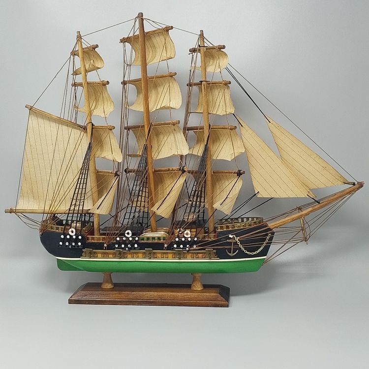 Maquette de bateau Fragata Siglo XVIII des années 1970. Fabriquée à la main. Fabriqué en Angleterre