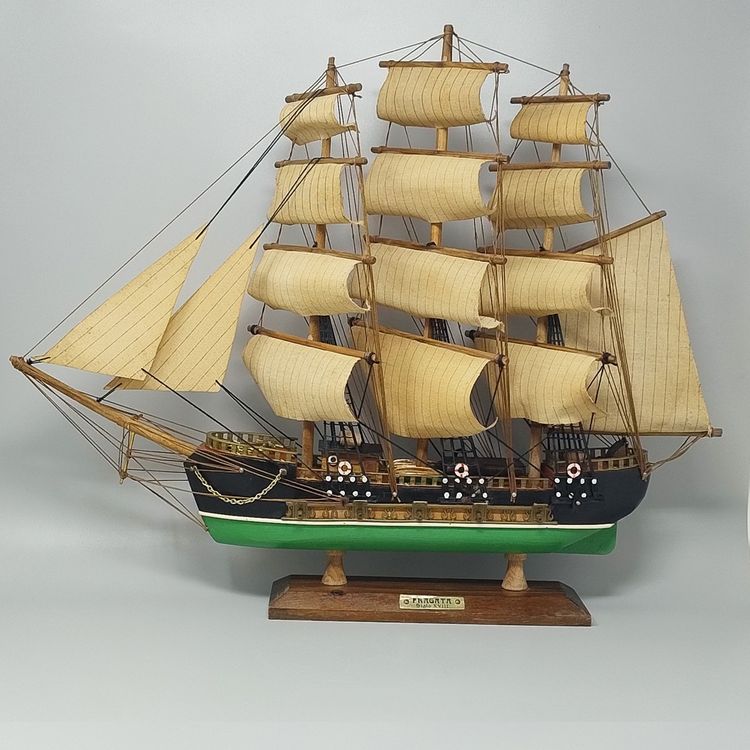 Maquette de bateau Fragata Siglo XVIII des années 1970. Fabriquée à la main. Fabriqué en Angleterre
