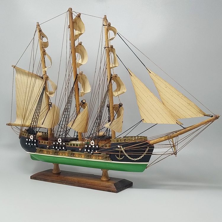 Maquette de bateau Fragata Siglo XVIII des années 1970. Fabriquée à la main. Fabriqué en Angleterre