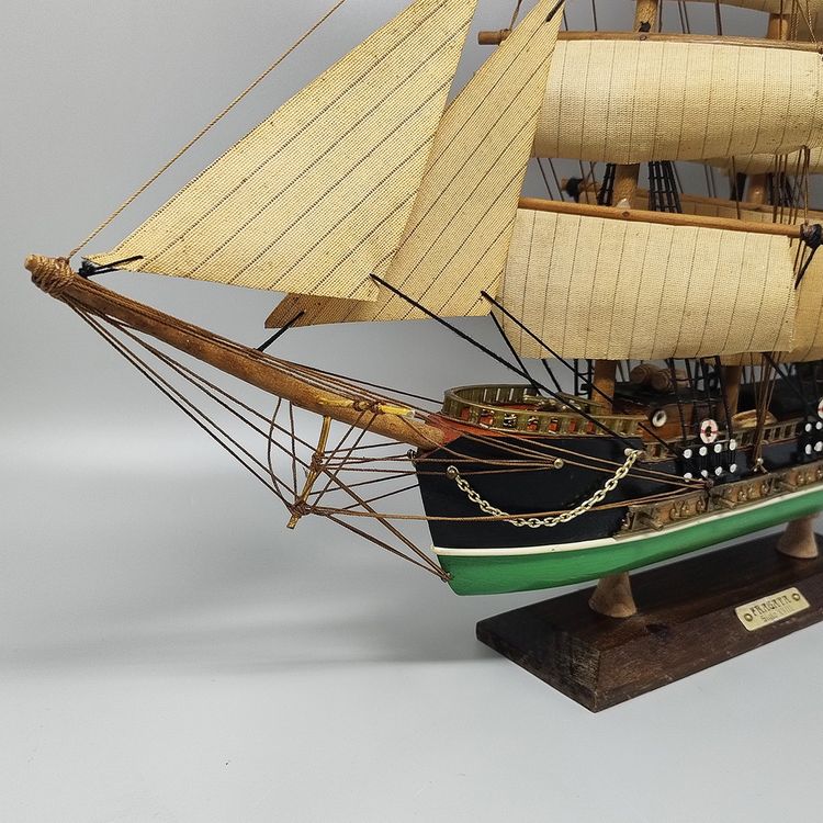 Maquette de bateau Fragata Siglo XVIII des années 1970. Fabriquée à la main. Fabriqué en Angleterre