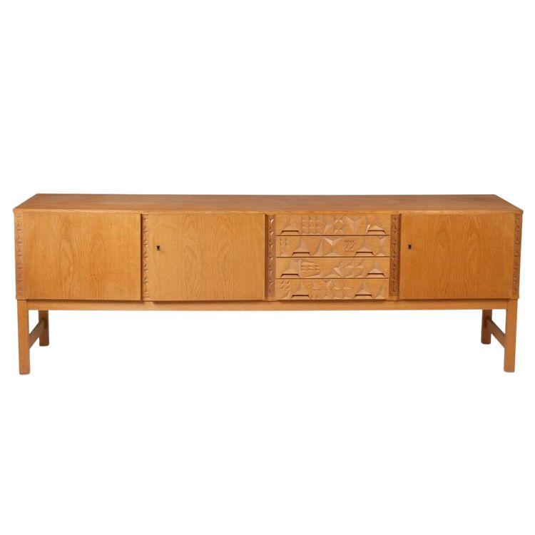 Oak and oak veneer sideboard. 1960s/70s.LS65231208Z