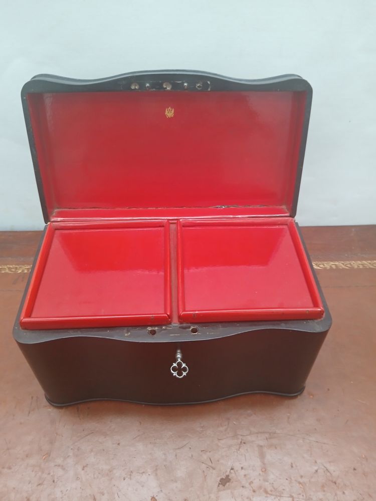 Russian tea box.