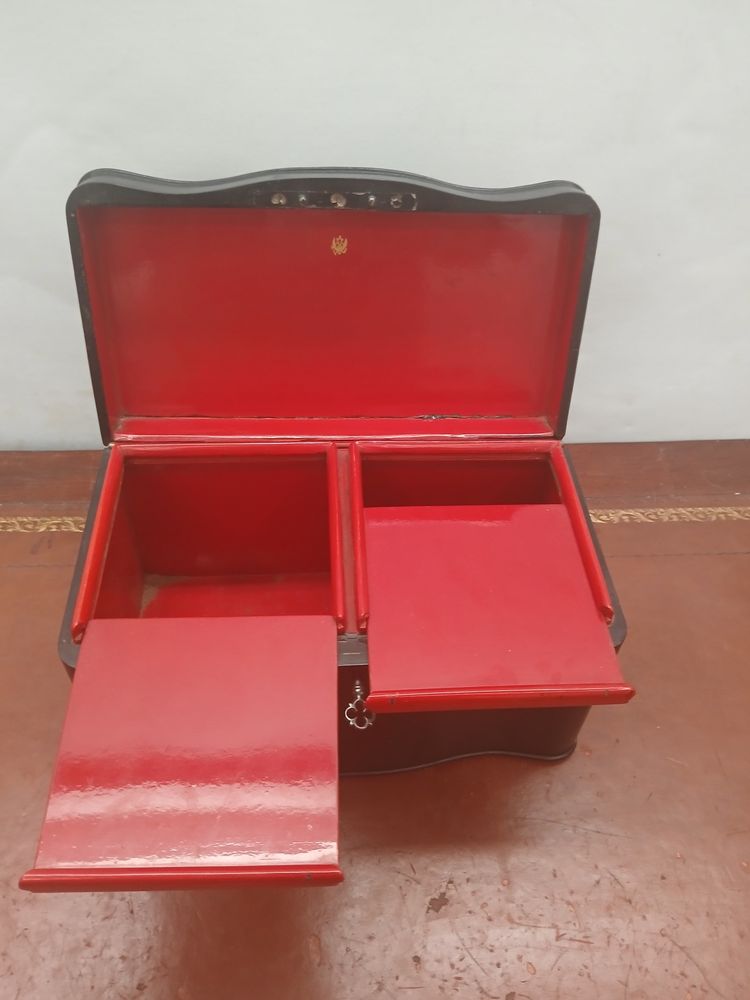 Russian tea box.