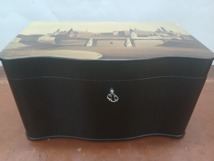 Russian tea box.