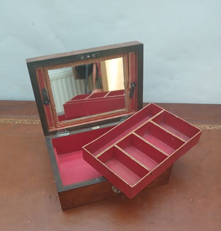Jewelry box.