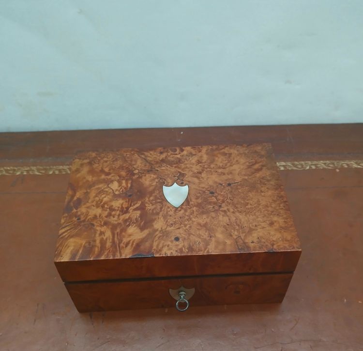Jewelry box.
