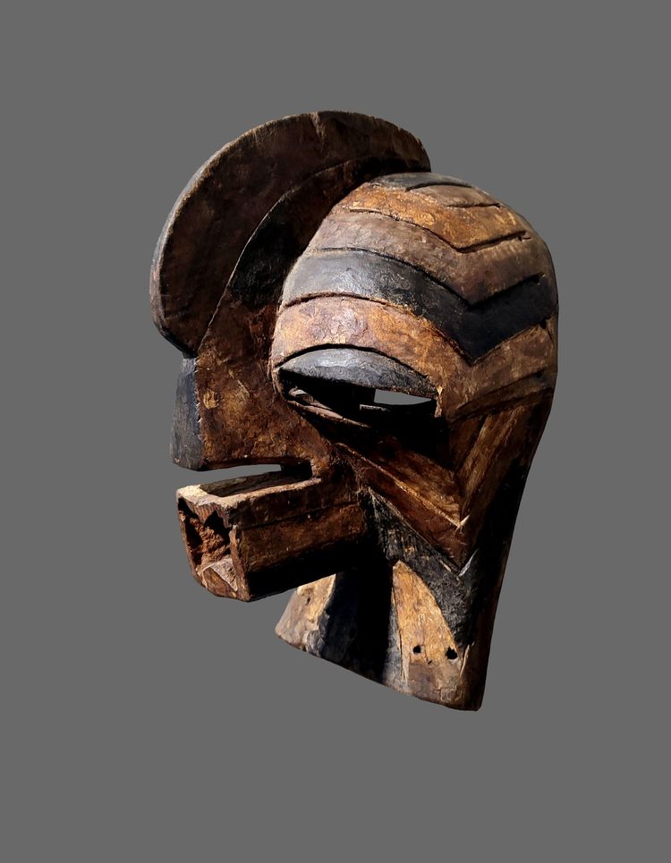 Kifwebe mask from Pierre Vérité Songye or Basonge gallery in Zaire