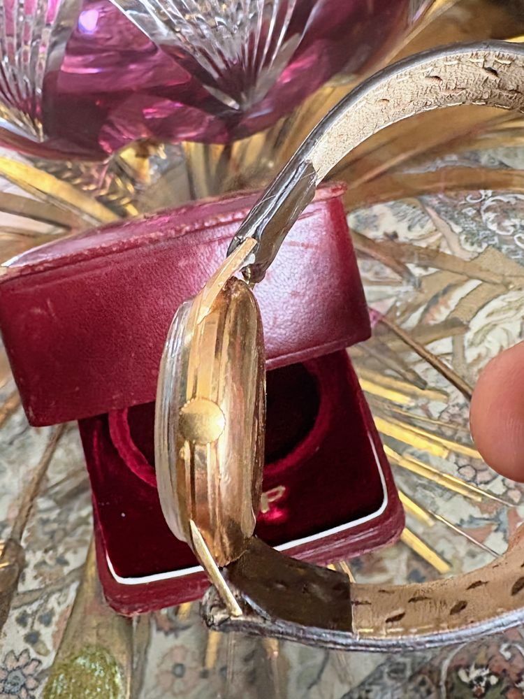 LIP Elgiloy Uhr aus 18k Gold - emblematisches Modell aus den 1950er Jahren in Originalverpackung
