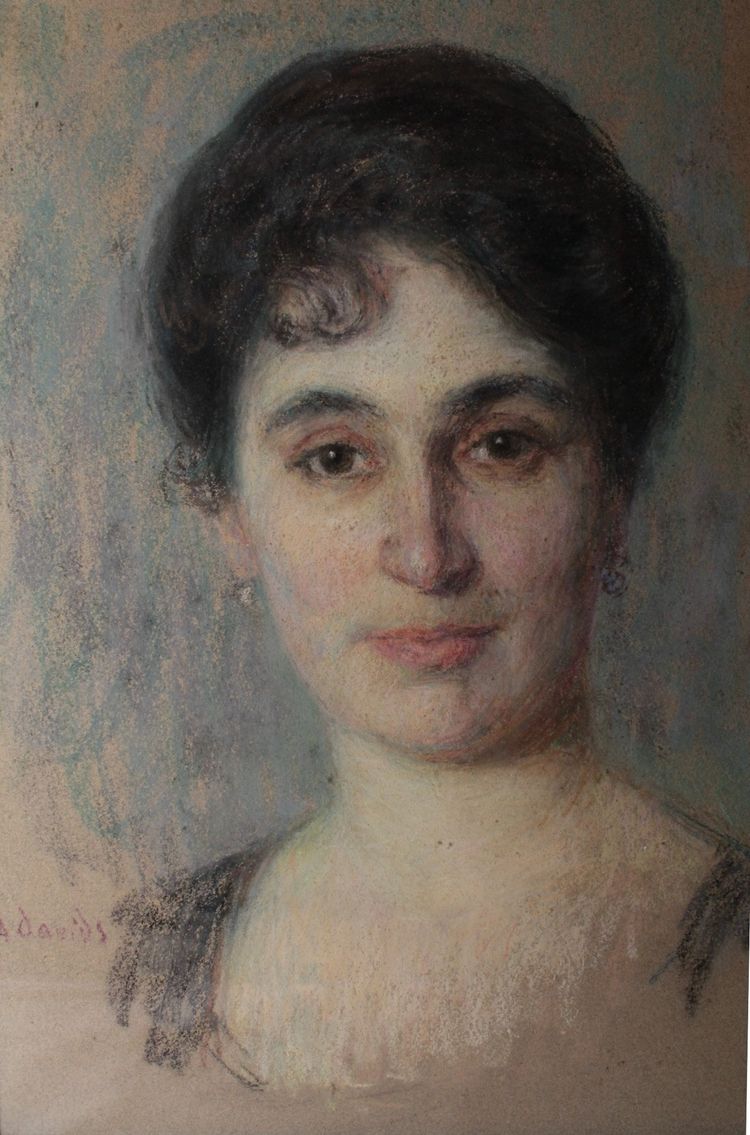 Pastel portrait of a woman signed André Davids born 1870