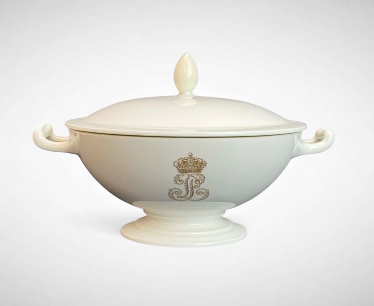 Gedeckte Schüssel aus Sèvres-Porzellan Louis-Philippe